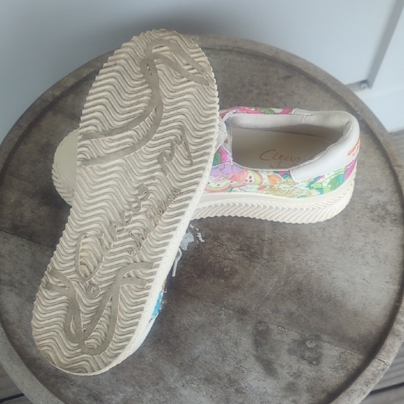 Floral Canvas Sneakers - Picture 7 of 8